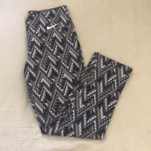 Nike One Women’s Mid Rise Crops